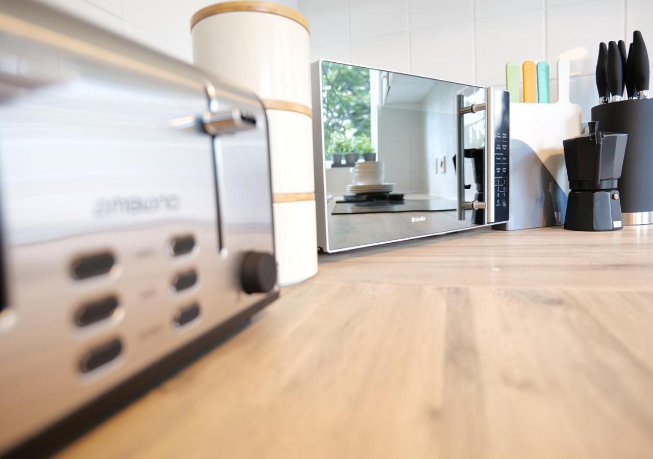 Modern Spark Home With Parking, Garden, Wi-Fi Birmingham Exteriör bild