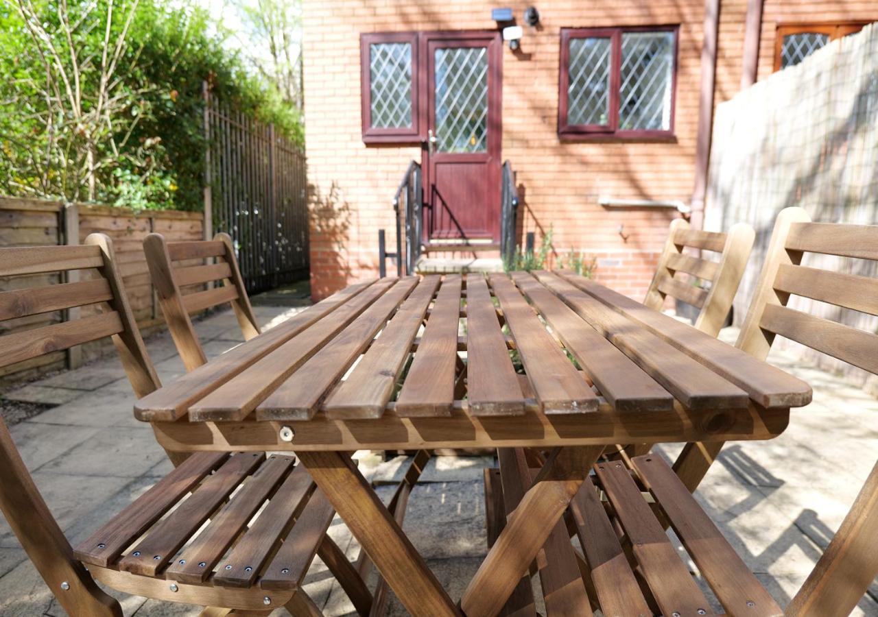 Modern Spark Home With Parking, Garden, Wi-Fi Birmingham Exteriör bild