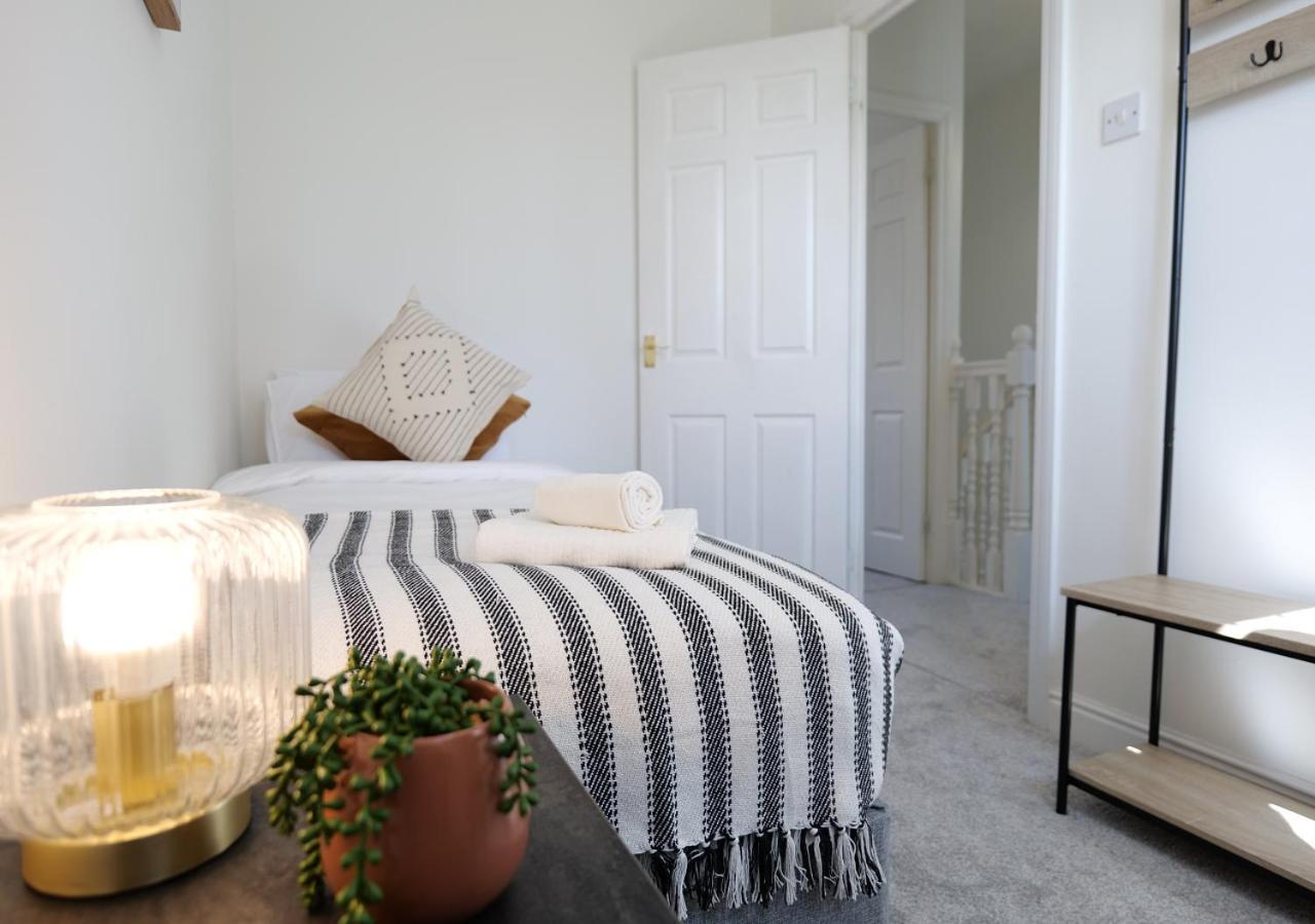Modern Spark Home With Parking, Garden, Wi-Fi Birmingham Exteriör bild