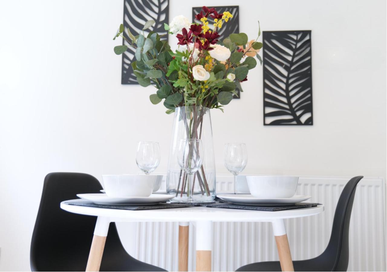 Modern Spark Home With Parking, Garden, Wi-Fi Birmingham Exteriör bild