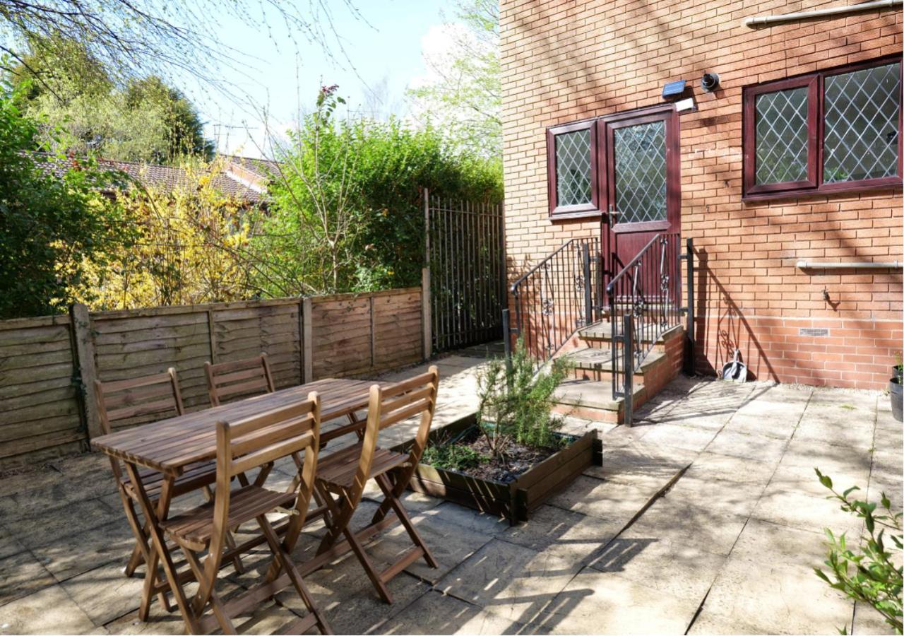 Modern Spark Home With Parking, Garden, Wi-Fi Birmingham Exteriör bild